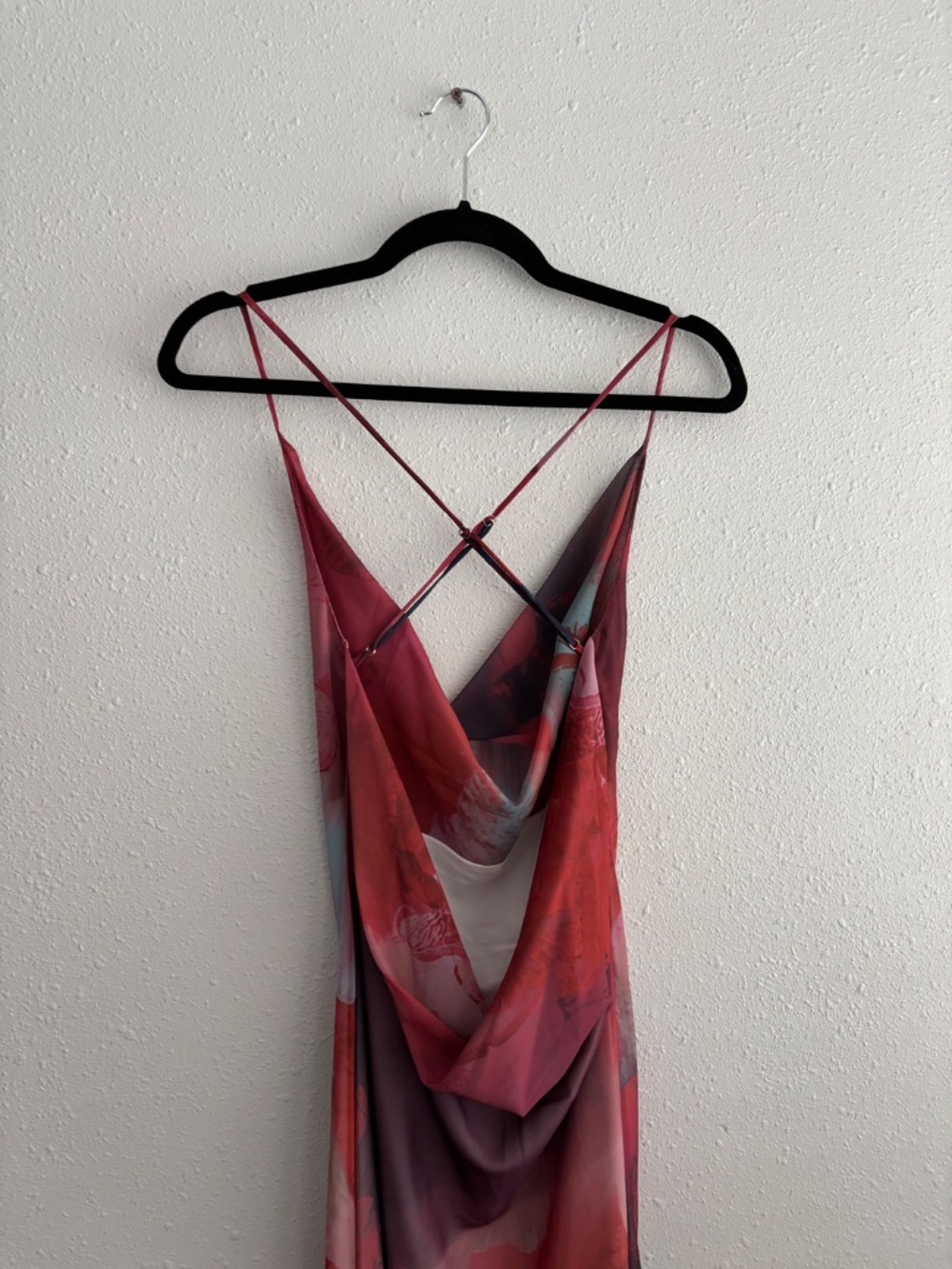Peppermayo Abigail Cowl Neck Low Back Maxi Dress in Scarlet Burst - Size US 8 - Picture 4 of 10